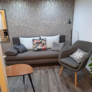 Shadowlily , Budapest Hungría